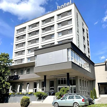 Hotel Karpatia Гуменне Экстерьер фото