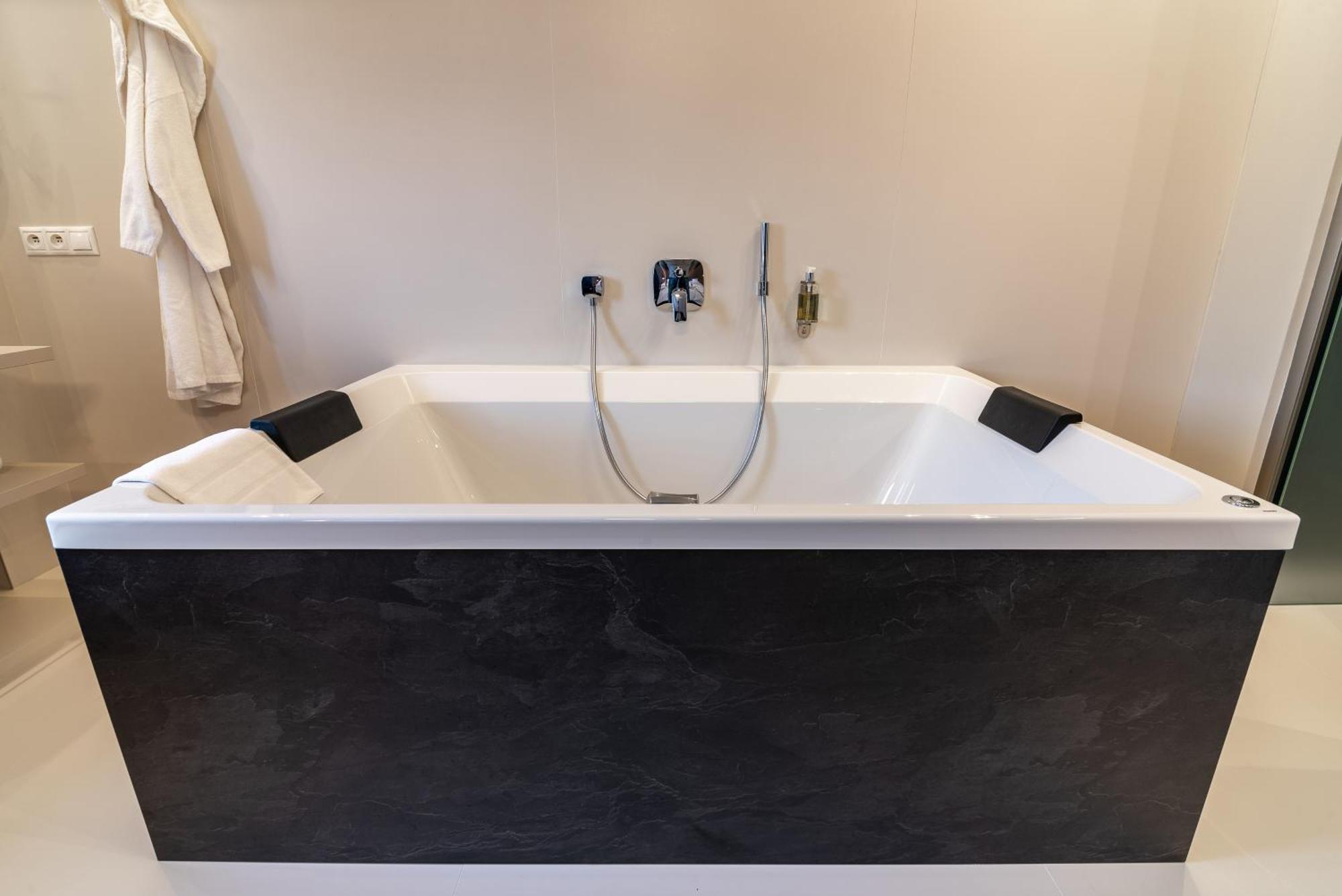 Hotel Karpatia Гуменне Экстерьер фото