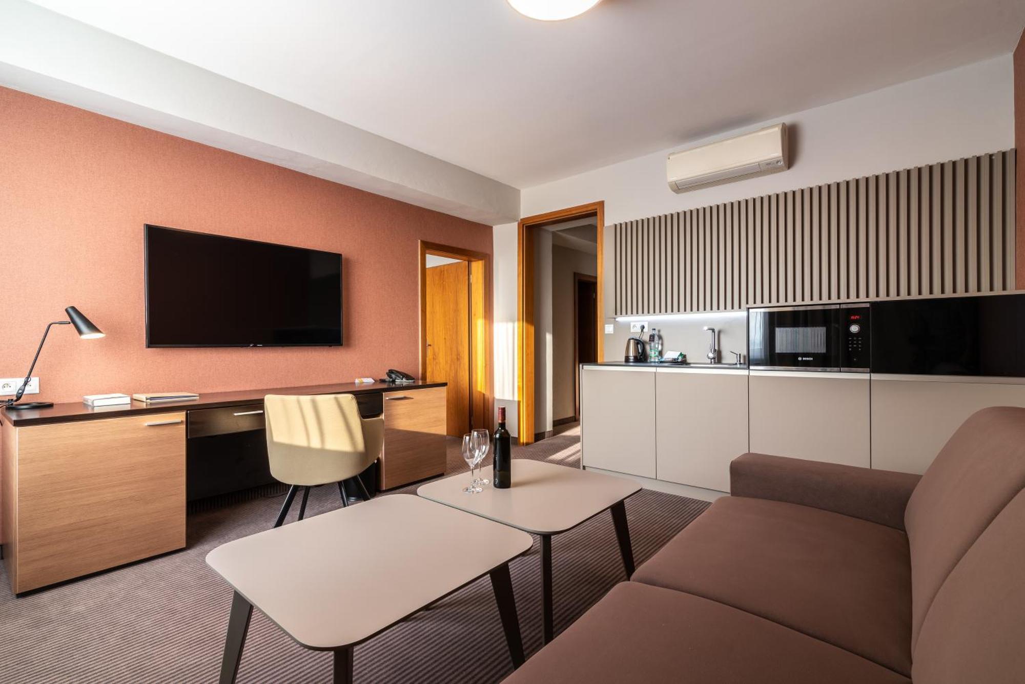 Hotel Karpatia Гуменне Экстерьер фото