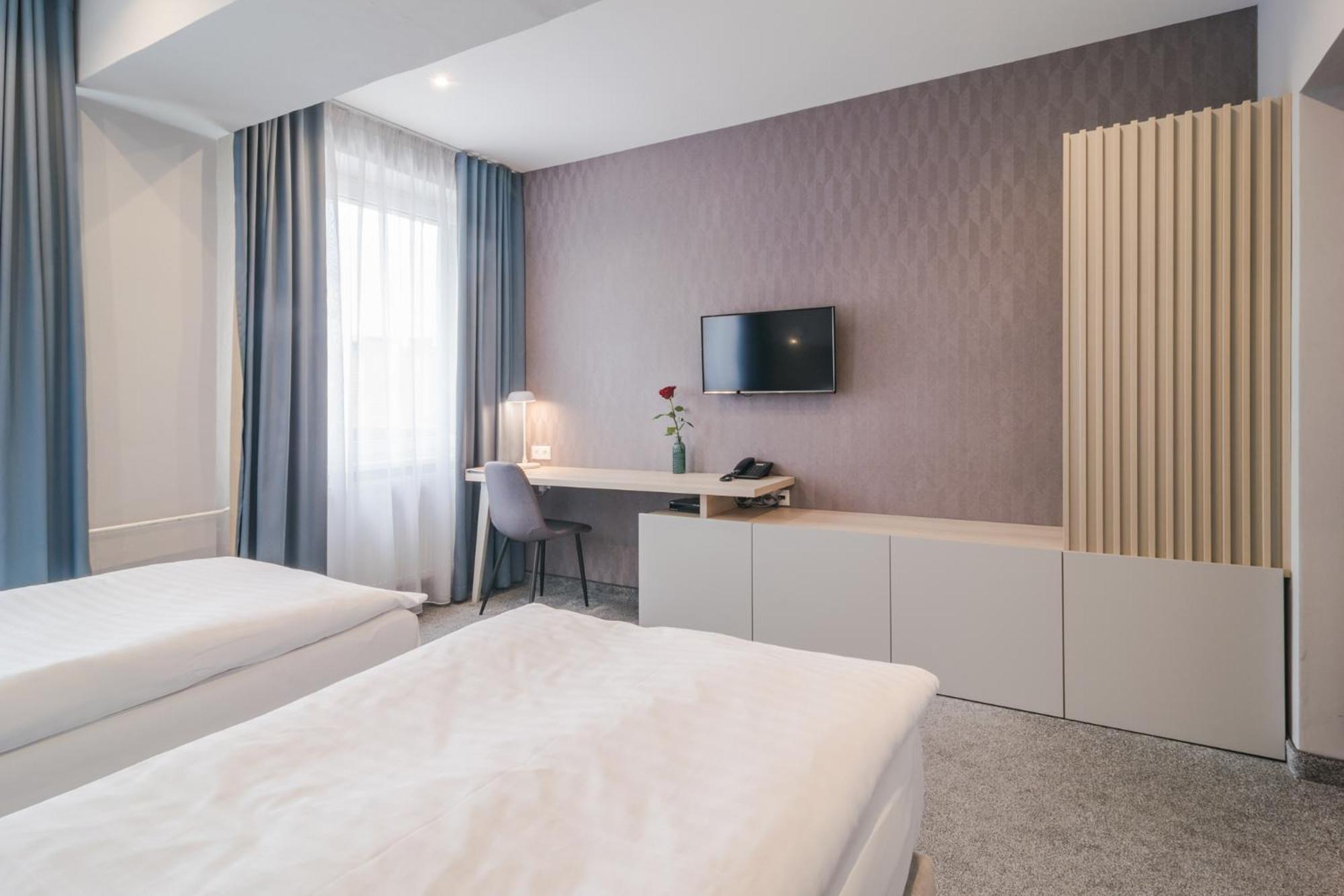 Hotel Karpatia Гуменне Экстерьер фото