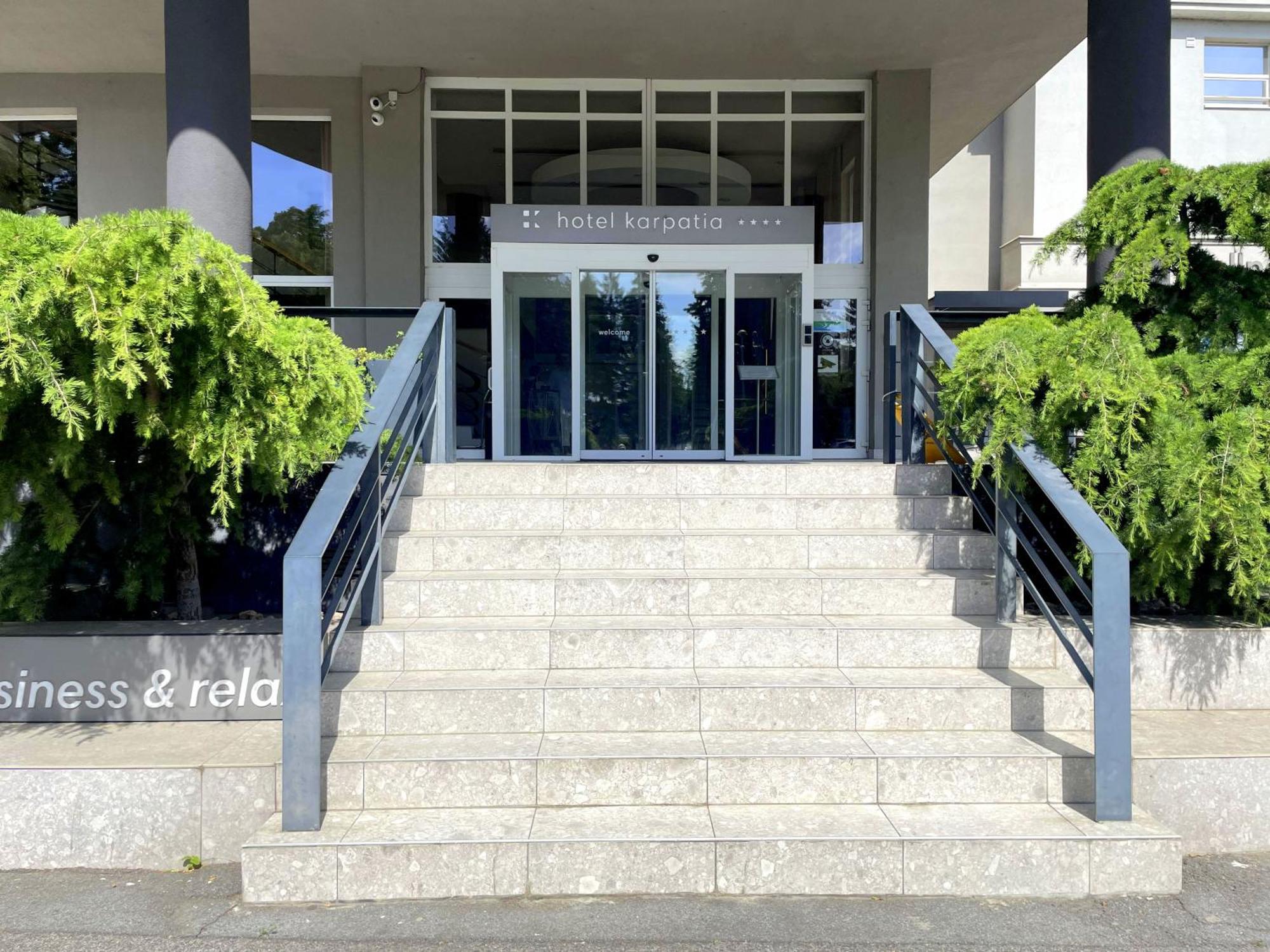 Hotel Karpatia Гуменне Экстерьер фото