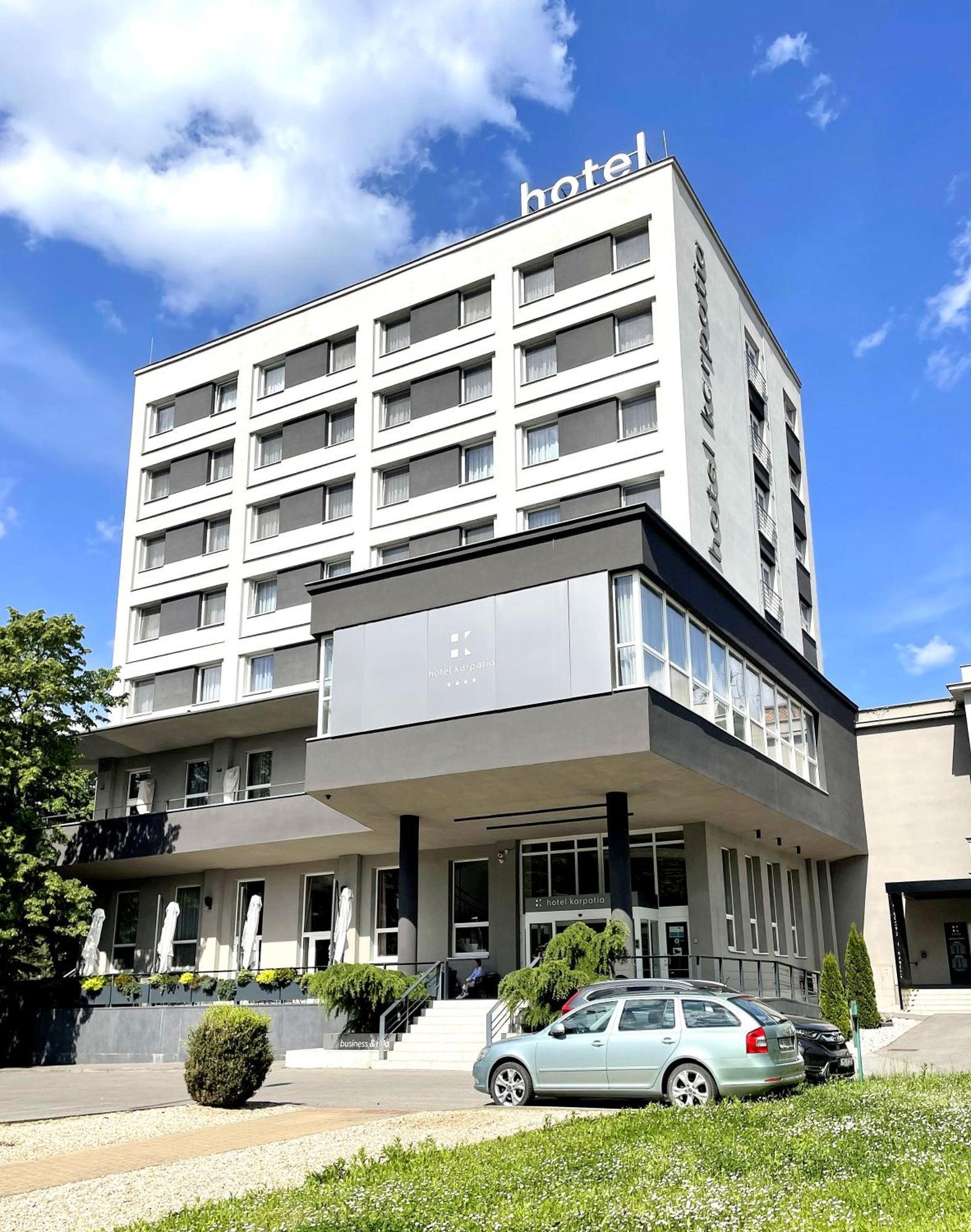 Hotel Karpatia Гуменне Экстерьер фото