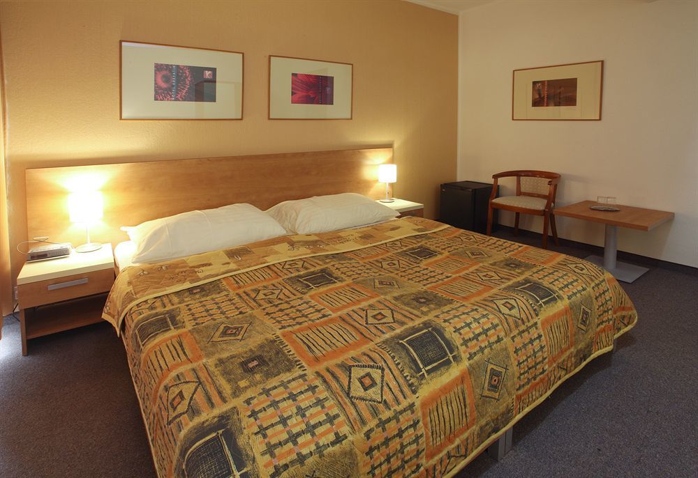 Hotel Karpatia Гуменне Экстерьер фото