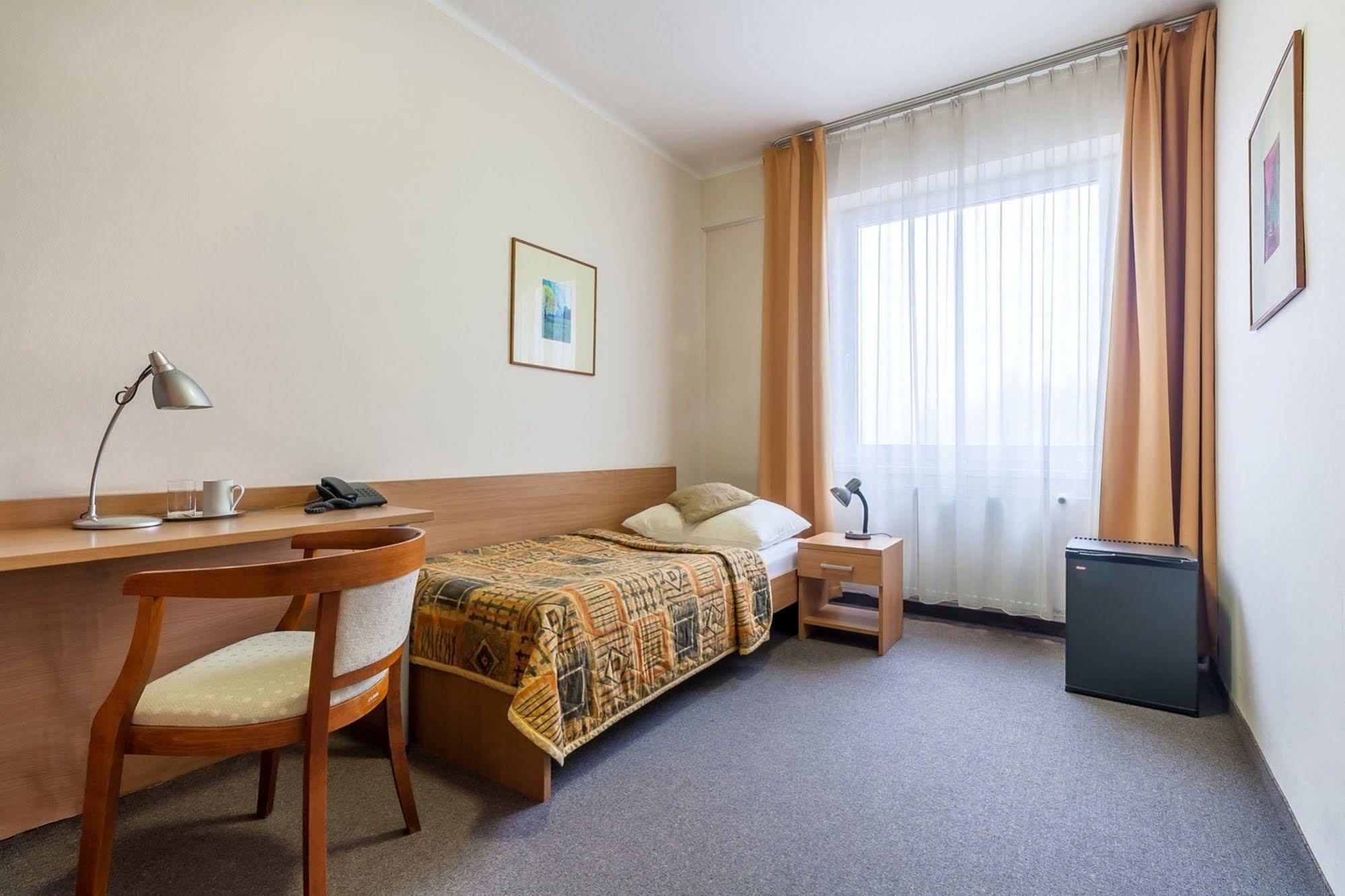 Hotel Karpatia Гуменне Экстерьер фото