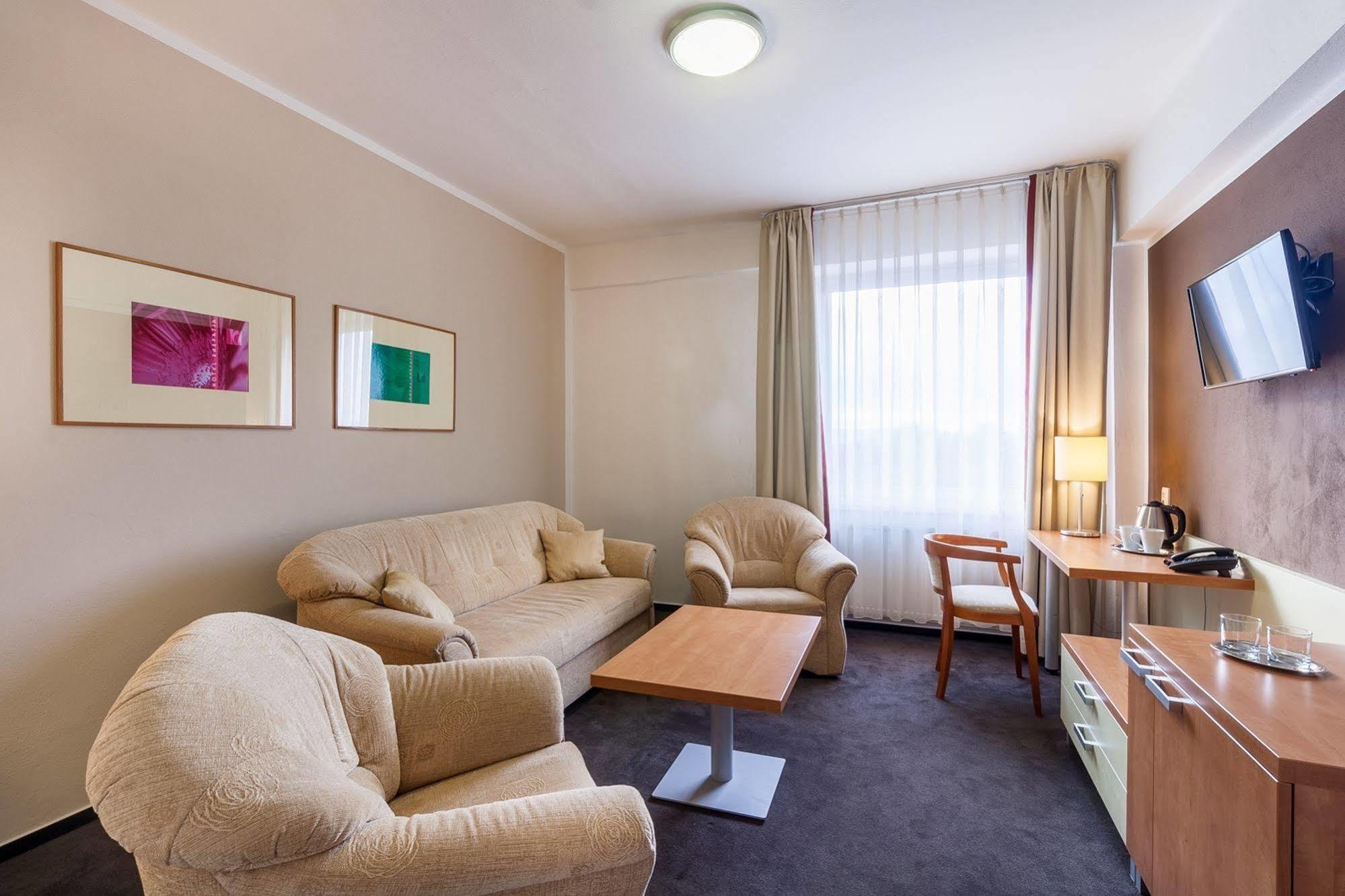 Hotel Karpatia Гуменне Экстерьер фото