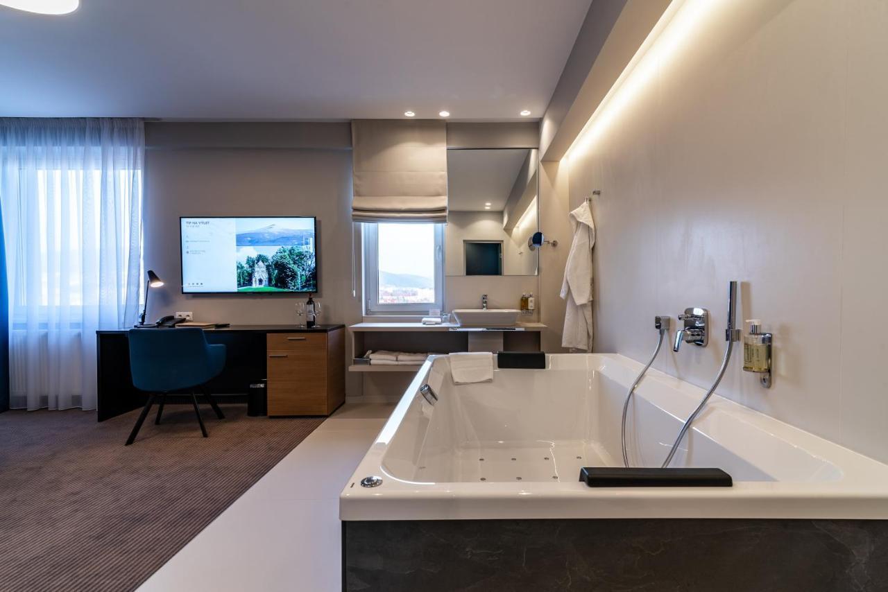 Hotel Karpatia Гуменне Экстерьер фото