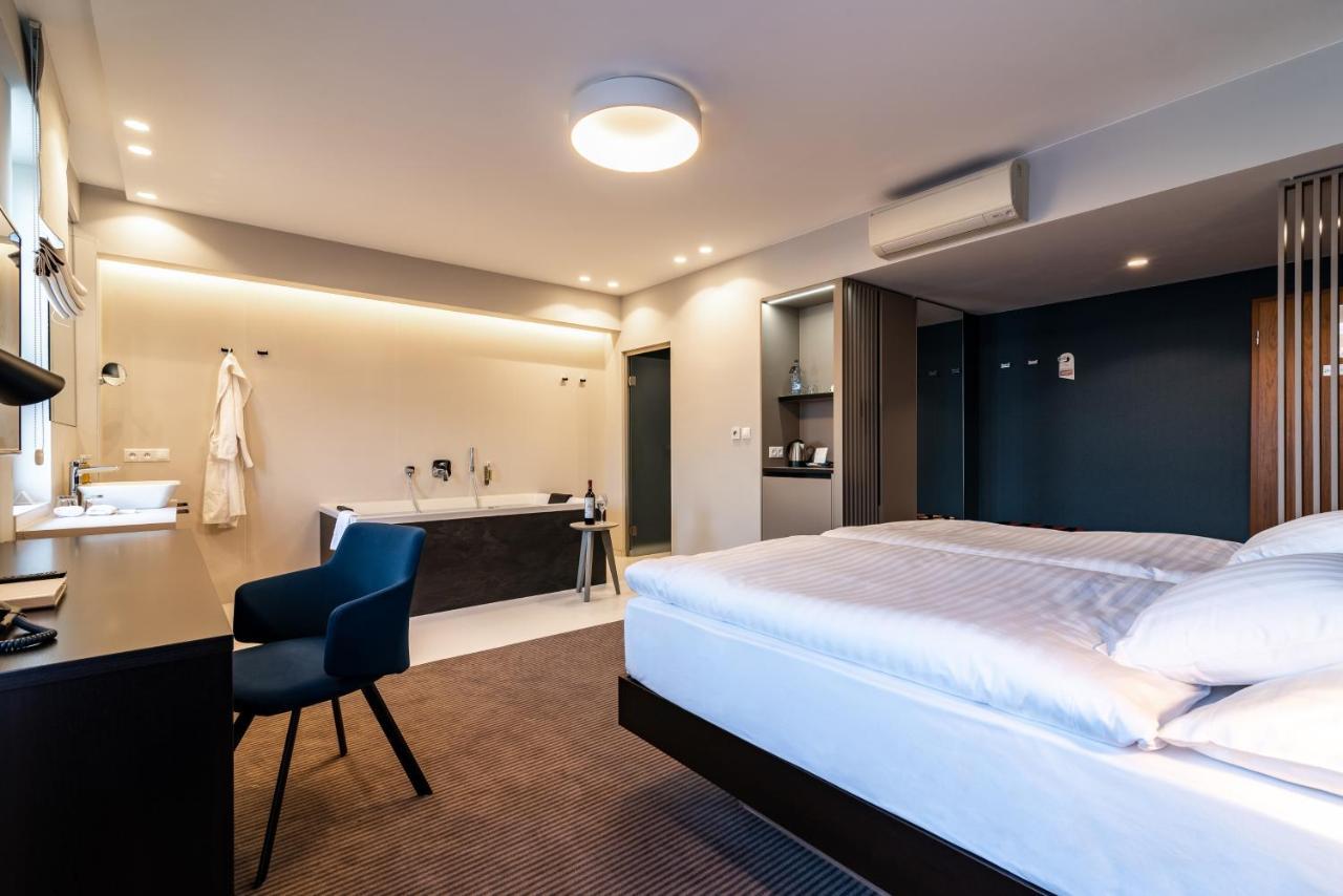 Hotel Karpatia Гуменне Экстерьер фото